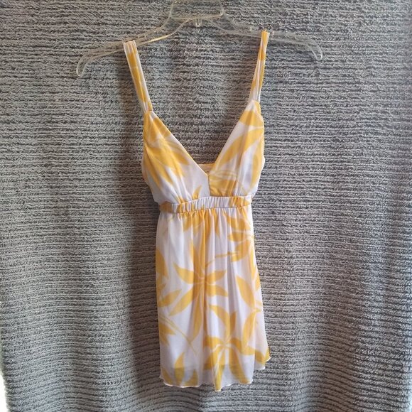 White Top with Yellow Floral Pattern - Picture 6 of 8